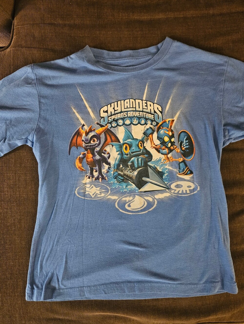 Skylanders,Spyrd's Adventure Boys size M T-shirt Blue, with Multi-color design